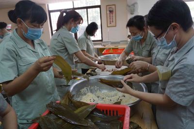 【我們的節日】粽葉飄香 品味端午——江門東洋包粽子活動